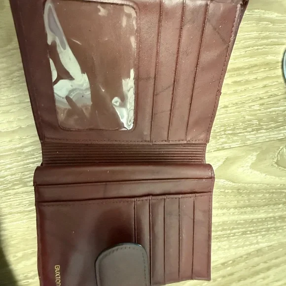 BUXTON Women's BROWN GENUINE LEATHER Snap & Kiss Lock CARD/CASH BIFOLD WALLET - Picture 4 of 5